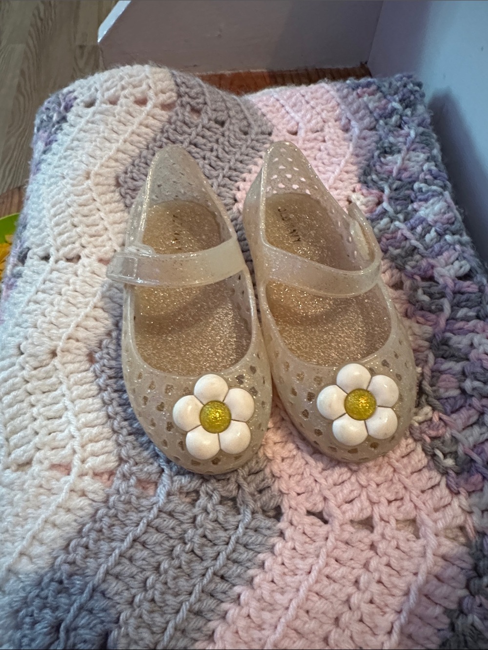 Old Navy Glitter Jelly Mary Janes with White Daisy Accent - Cream